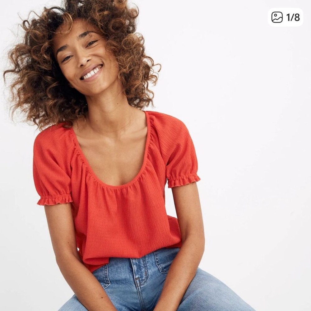 Women’s Scoop Neck Puff Sleeve Top in Red